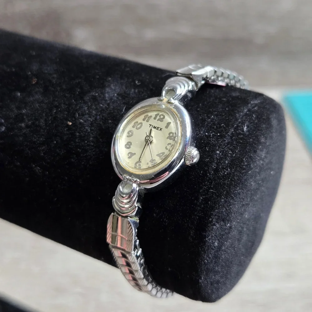 Timex Womens Vintage Silver Tone Oval‎ Face Expansion Band Watch J5 Quartz Parts